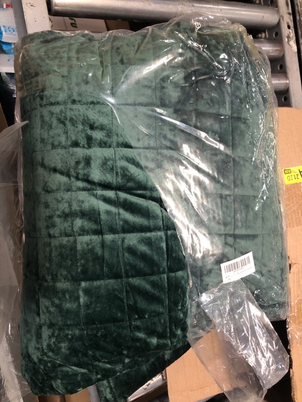 Photo 2 of RECYCO Luxury Velvet Quilt King Size, Ultra Soft Velvet Bedding Sets, Lightweight Quilted Velvet Comforter Set, Channel Stitch Oversized Bedspread Coverlet with 2 Pillow Shams, Emerald Green KING/CAL.KING (108"x92") Emerald Green