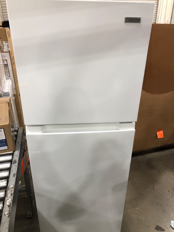 Photo 2 of ***PARTS ONLY READ NOTES****Vissani 10 cu. ft. Top Freezer Refrigerator DOE in White