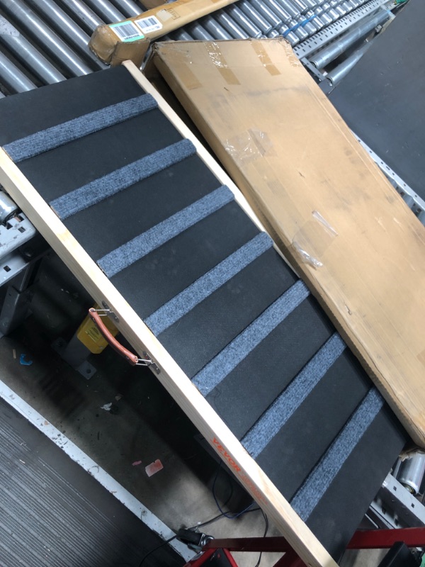 Photo 1 of VEVOR Dog Ramp, Folding Pet Ramp for Bed, Adjustable Dog Ramp for Small, Large, Old Dogs & Cats, Wooden Pet Ramp with 39.3" Long Ramp, Adjustable from 15" to 22", Suitable for Couch, Sofa, Car 39 in