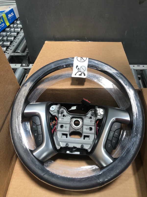 Photo 2 of GM Genuine Parts 84096919 Ebony Steering Wheel