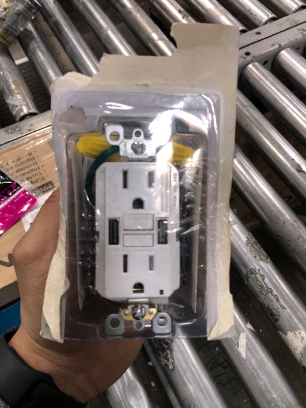 Photo 1 of 15 amp wall outlet