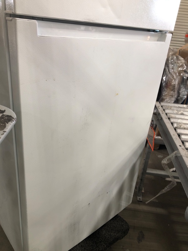 Photo 4 of 18 cu. ft. Top Freezer Refrigerator DOE in White ( NOTES ) 
