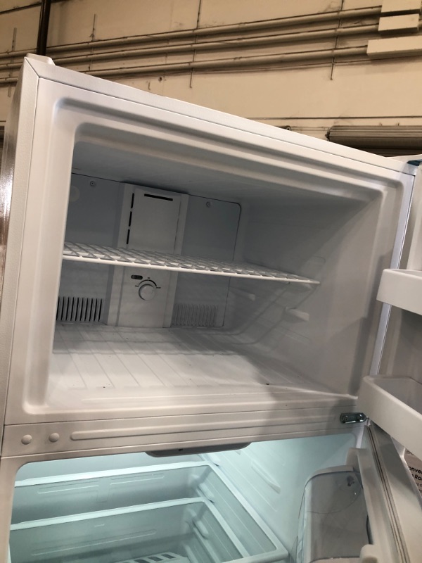 Photo 1 of 18 cu. ft. Top Freezer Refrigerator DOE in White ( NOTES ) 
