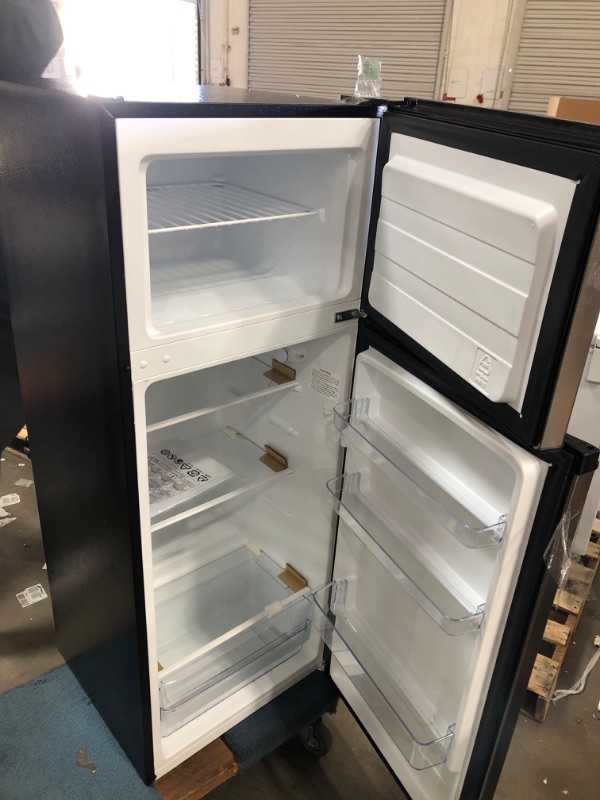 Photo 7 of 18 cu. ft. Top Freezer Refrigerator in Stainless Steel Look
