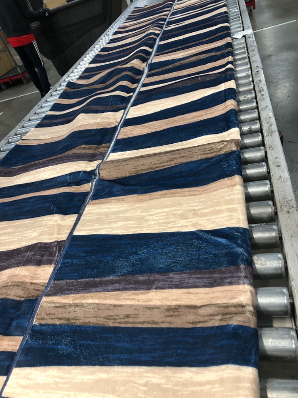 Photo 1 of 10' x 12' Rug