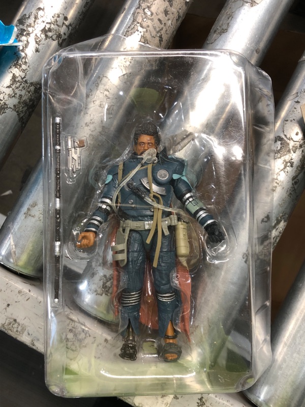 Photo 2 of STAR WARS Hasbro The Black Series Saw Gerrera Toy 6-Inch-Scale Rogue One: A Story Collectible Action Figure,Toys for Kids Ages 4 and Up,Multicolored,F4065