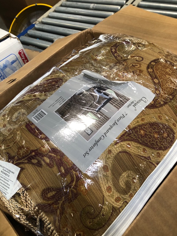 Photo 1 of Chezmoi Collection Adelle 7-Piece Paisley Jacquard Embroidered Comforter Bedding Set, California King Size