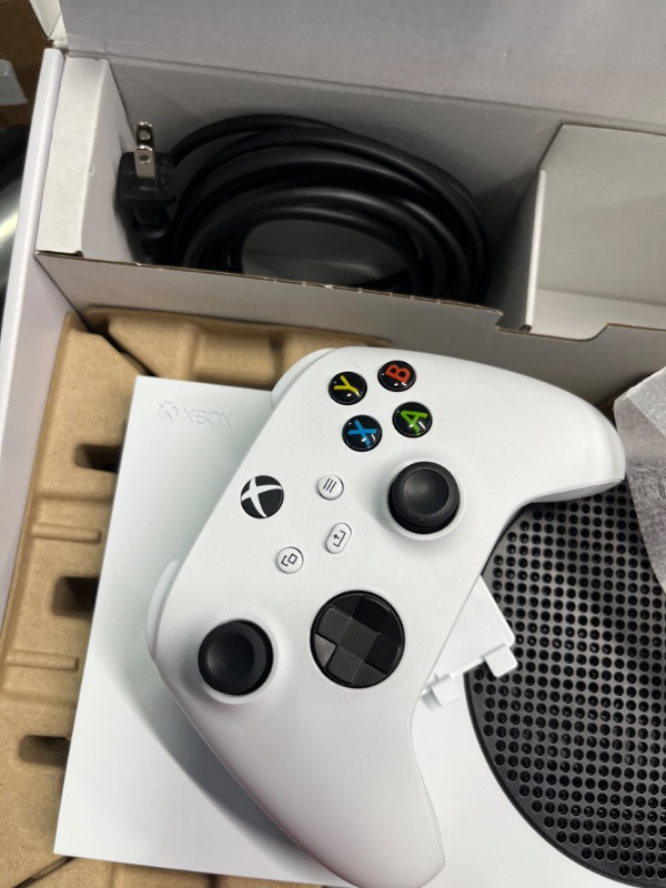 Photo 6 of **no game**Xbox Series S – Starter Bundle - Includes hundreds of games with Game Pass Ultimate 3 Month Membership - 512GB SSD All-Digital Gaming Console Xbox Series S 512GB 