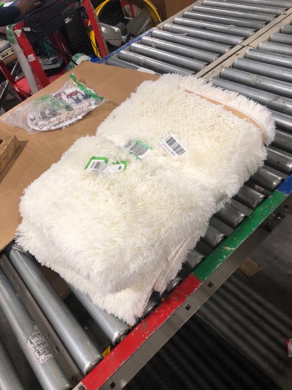 Photo 1 of **DAMAGED*** CAIYUECS Ultra Soft Shag Area Rug for Indoor, Kids Bedroom Living Room, Non-Skid Modern Nursery Faux Fur Fluffy Plush Rugs for Home Decor (5x7 Feet, White)

