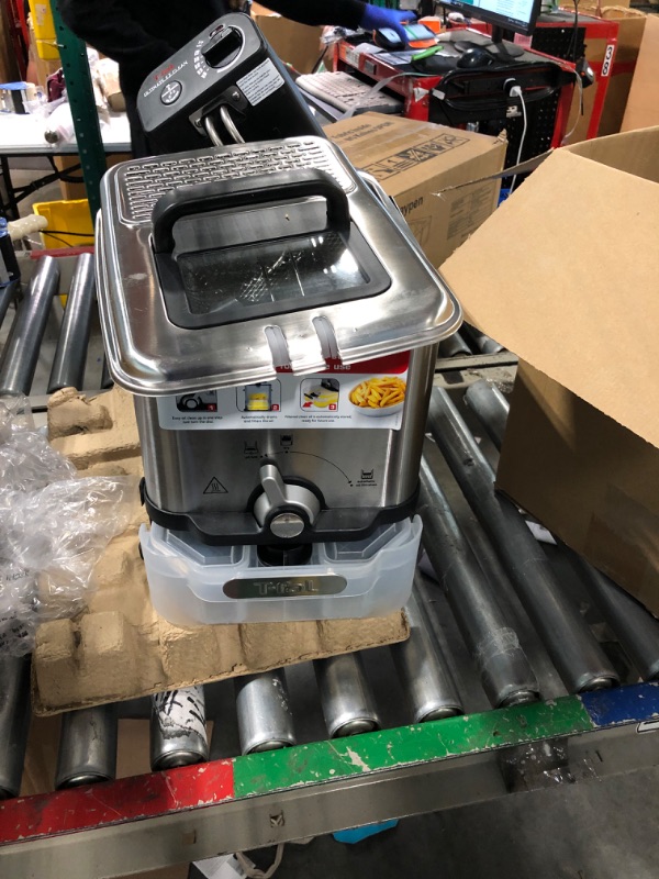 Photo 1 of ** use for parts**
T-fal 3.5L Deep Fryer with Basket, 1700W, Oil Filtration, Temp Control, Digital Timer, Dishwasher Safe Parts
