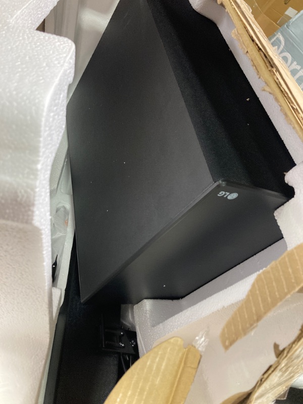 Photo 4 of ***SUB NON FUNCTIONAL*** .
LG SN6Y Sound Bar w/Subwoofer, 3.1ch, 420W Power, High ResolutionAudio, DTS Virtual:X, AI Sound Pro, Bluetooth, Black