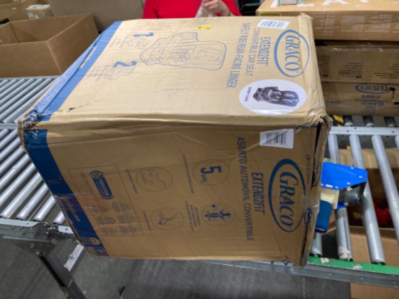 Photo 1 of Graco Extend2Fit Convertible Car Seat | Ride Rear Facing Longer with Extend2Fit, Redmond 2-in-1 Redmond
