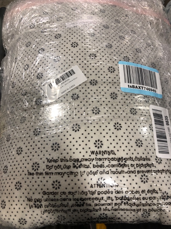 Photo 1 of Terrug Fluffy Rugs for Living Room Bedroom, Pink 3x5 Area Rug Washable Shag Carpet, Super Soft Fuzzy Plush Non-Slip Cute Modern Kids Rug for Nursery College Dorm Classroom Kids Room Home Decor Pink 3X5 Feet