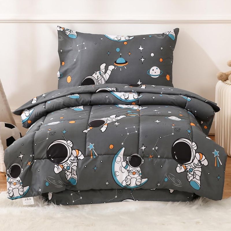 Photo 1 of ***MISSING PIECES*** 

JSD 4 Piece Grey Astronaut Toddler Bedding Set, Boys Printed Microfiber Comforter Set, Includes Flat Sheet, Fitted Sheet, Quilted Comforter and Pillowcase **** MISSING PIECES.