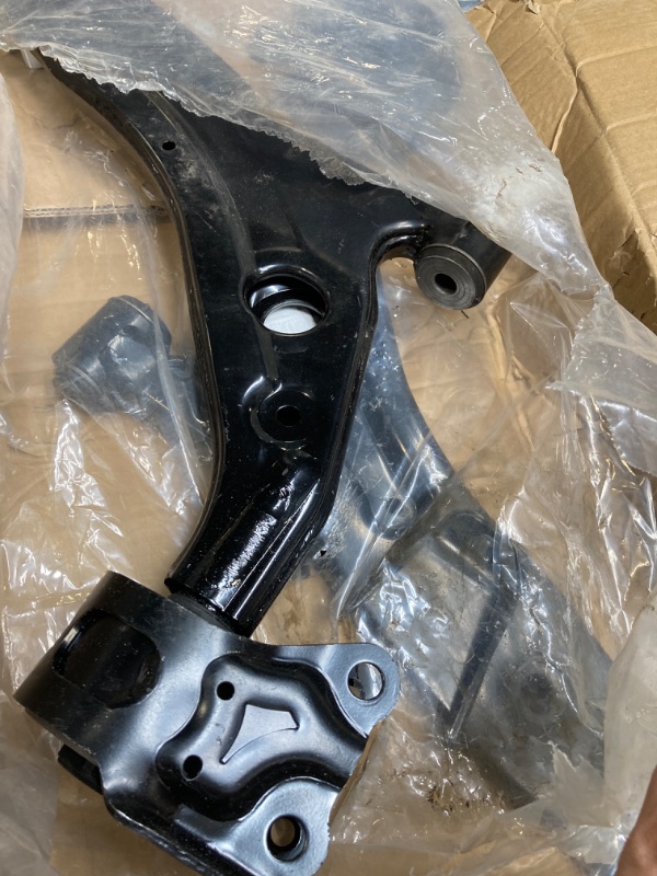 Photo 3 of AUQDD 2Pc Suspension Front Lower Control Arm and Ball Joint Assembly Compatible With 13-15 Fo-rd Flex,13-19 Taurus /13-16 Lin-coln MKS MKT (Replace # K622916 K622917 DA5Z3079A DA5Z3078A)