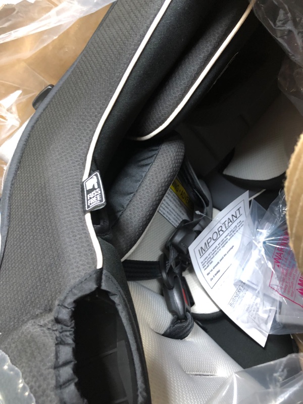 Photo 2 of Graco Extend2Fit Convertible Car Seat, Gotham