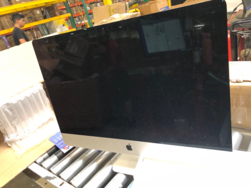 Photo 3 of Apple 2020 iMac with Retina 5K Display (27-inch, 8GB RAM, 256GB SSD Storage)
