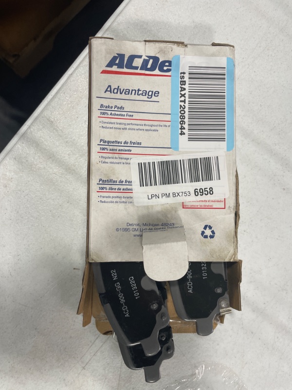 Photo 2 of ACDelco Silver 14D1915CHF1 Ceramic Rear Disc Brake Pad Set with Clips