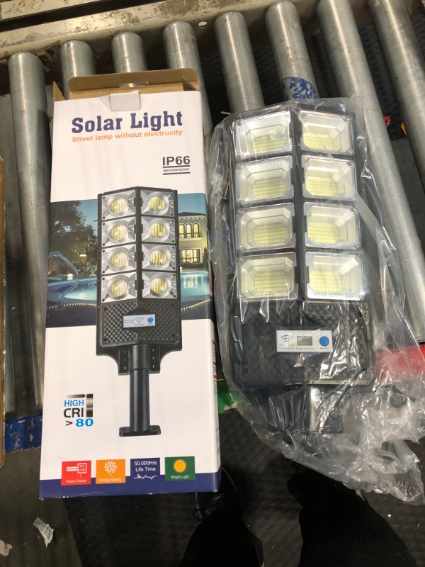 Photo 3 of 400W Solar Street Lights Outdoor waterproof,40000 lumens, Dusk to Dawn Solar with Motion Sensor and Remote Control, LED Flood Light, Suitable for courtyards, Gardens, Streets, Basketball Courts Garage