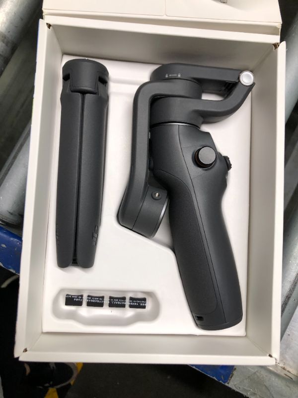 Photo 4 of DJI Osmo Mobile 6 Smartphone Gimbal