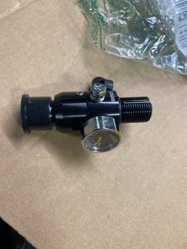 Photo 3 of 3000Psi Input,800Psi Output,5/8-18UNF Inlet and G1/2-14 Outlet Thread Paintball Air Tank Regulator with Gauge, Durable Aluminum Paintball Marker Regulator, HPA Cylinder Regulator(3000Psi Input)