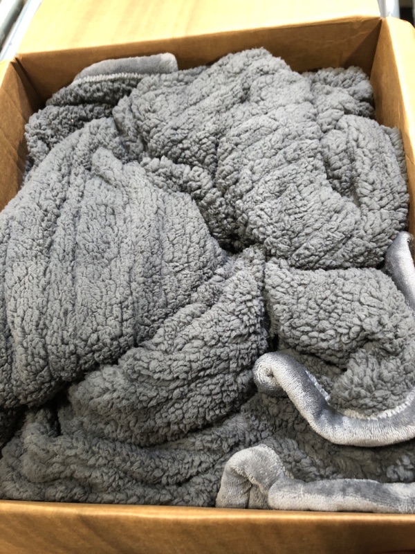 Photo 3 of [New Launch] Bearhug Electric Blanket King Size 100" x 90", Dual Controllers Heated Blanket, Velvet/Sherpa, 10-Heating Level & 1-12H Auto Off, 5 Year Warranty, Over-Heat Protect, ETL, Machine Washable King Size 100" × 90" Gray-velvet & Sherpa