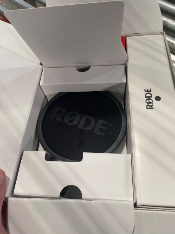 Photo 2 of ****NON FUNCTIONAL//SOLD AS PARTS**** 
RØDE NT1 5th Generation Large-diaphragm Studio Condenser Microphone with XLR and USB Outputs, Shock Mount and Pop Filter for Music Production, Vocal Recording and Podcasting (Black) NT1 5th Gen Black