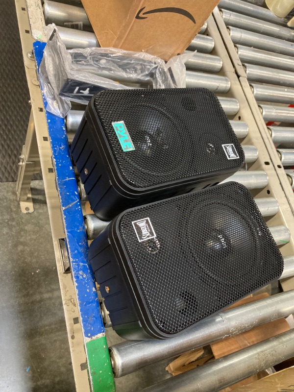 Photo 1 of Dual Waterproof Outdoor -Speaker System - 6.5 Inch Pair of Weatherproof Wall / Ceiling Mounted -Speakers Heavy Duty Universal Mount - Use in the Pool, Patio, Indoor - Pyle PDWR50B (Black) Black 6.5 in 500 Watts Peak Speaker System