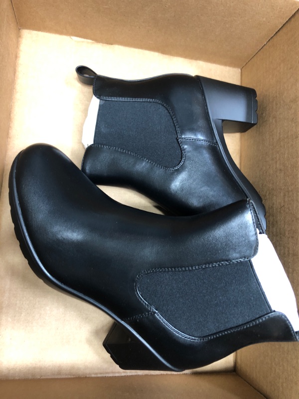 Photo 1 of  womens black size 9 heeled boot