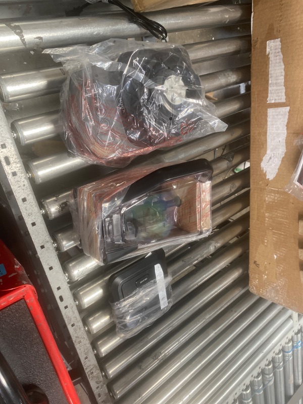 Photo 1 of ***DAMAGED - CRACKED - SEE PICTURES - POWERS ON - UNABLE TO TEST FURTHER***
Ninja NJ601AMZ Professional Blender with 1000-Watt Motor & 72 oz Dishwasher-Safe Total Crushing Pitcher for Smoothies, Shakes & Frozen Drinks, Black