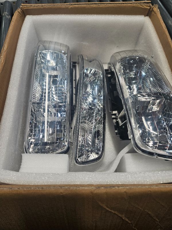 Photo 2 of **MISSING PARTS READ NOTES**
DWVO Headlight Assembly Compatible with 99-02 Chevrolet Silverado 1500 2500/01-02 Chevy Silverado 1500HD 2500HD 3500HD/00-06 Chevy Tahoe Suburban 1500 2500