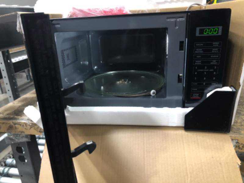 Photo 2 of 0.7 cu. ft. 700-Watt Countertop Microwave in Black