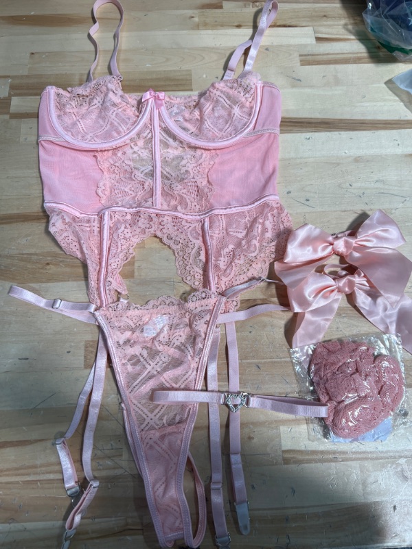 Photo 1 of 6piece lingerie set baby pink size medium 