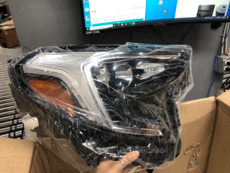 Photo 2 of For [Factory HID/Xenon Model] GMC Terrain Headlight Assembly 2018 2019 2020 2021 Right Passenger Side Projector Replacement Headlamp 84815559 GM2503475 RT