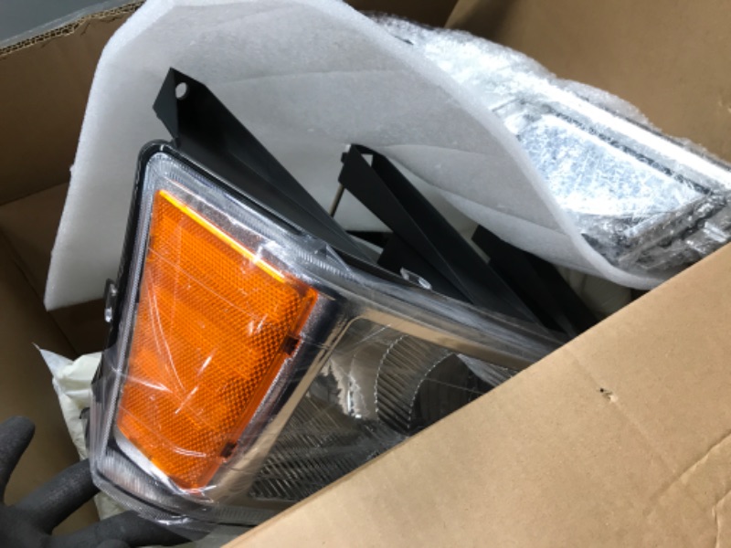 Photo 3 of Headlight Assembly For Chevrolet Avalanche 1500 2002-2006 For Chevrolet Avalanche 2500 2002-2006 Driver and Passenger Side Headlamp(with Body Cladding Model only) Chrome Housing Amber Reflector Clear lens Headlight assembly(not inclouded bulbs)