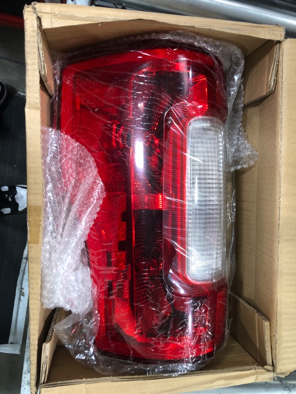 Photo 2 of Boine Left Driver Side Tail Light Compatible With 2017 2018 2019 Ford F250 F350 F-250 F-350 Super Duty Tail Light Housing - Without Blind Spot/Led Model