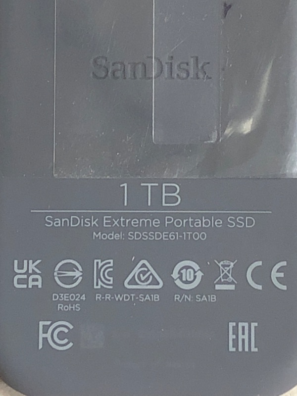 Photo 3 of (see all images) SanDisk Extreme Portable SSD - Up to 1050MB/s