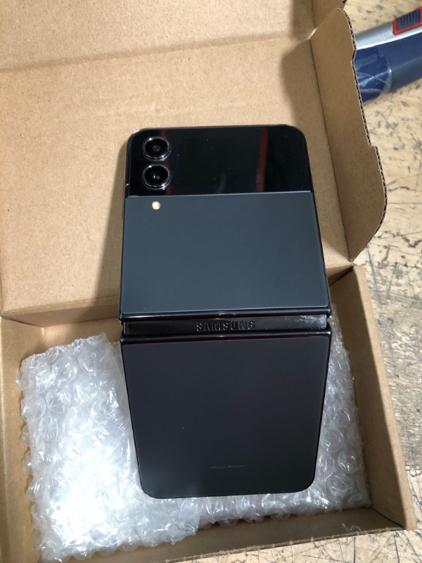 Photo 2 of [NONREFUNDABLE, FOR PARTS/ READ NOTES]
SAMSUNG Galaxy Z Flip 4 Cell Phone, Factory Unlocked Android Smartphone, 256GB, Flex Mode, Hands Free Camera, Compact, Foldable Design, Informative Cover Screen, US Version, 2022, Graphite Graphite 256GB Galaxy Z Fli