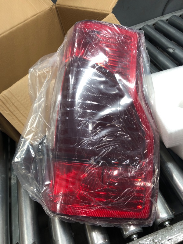 Photo 2 of Dasbecan Left Driver Side Tail Light Assembly Compatible with 2020 2021 2022 Ford F250 F350 Super Duty Blind Spot Module Can be Installed Rear Taillight Halogen Type Left Driver Side Left Driver Side