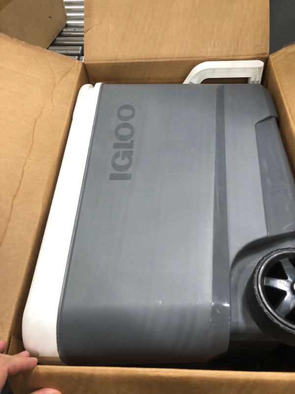 Photo 2 of ***USED - NO PACKAGING - UNABLE TO TEST - SCRATCHED AND SCRAPED***CAR POWER CORD ONLY***
Igloo Versatemp™ 35 Qt Wheeled Electric Cooler