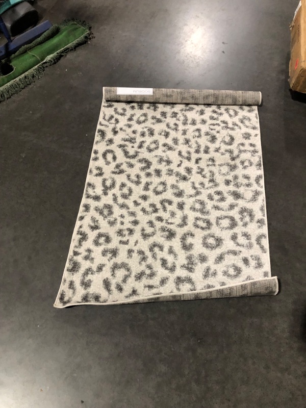 Photo 6 of ***USED - DIRTY - NO PACKAGING***
nuLOOM Print Leopard Area Rug, 3' x 5', Grey