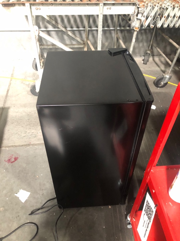 Photo 7 of ***NONREFUNDABLE**FOR PARTS OR REPAIR**SEE NOTES***
COMFEE' CRM33S3ABB 3.3 CuFt mini fridge Singel Door Small Fridge, Black