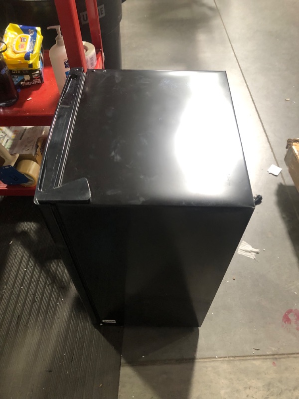 Photo 8 of ***NONREFUNDABLE**FOR PARTS OR REPAIR**SEE NOTES***
COMFEE' CRM33S3ABB 3.3 CuFt mini fridge Singel Door Small Fridge, Black