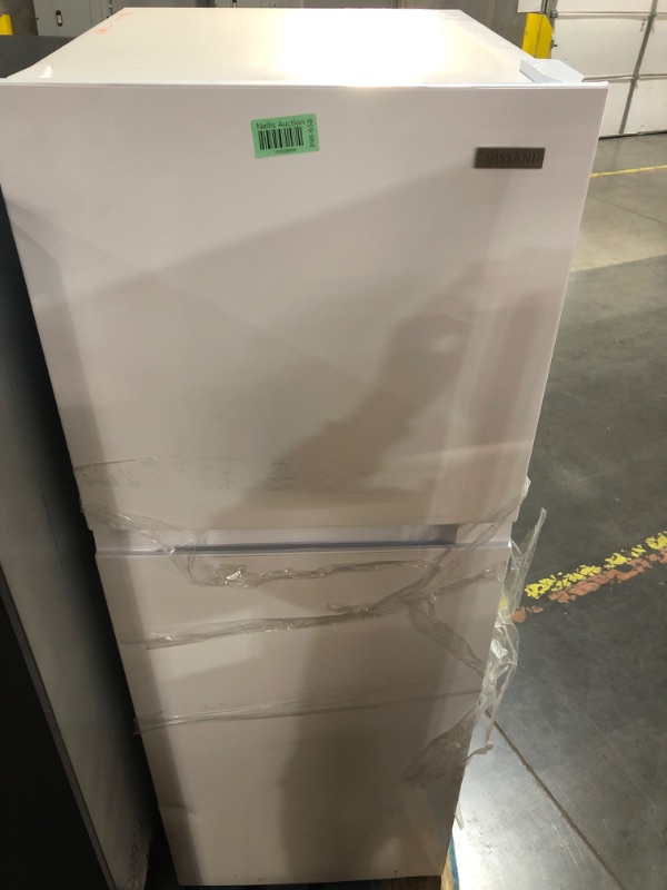 Photo 4 of ***MAJOR DAMAGE - SEE COMMENTS***
18 cu. ft. Top Freezer Refrigerator DOE in White