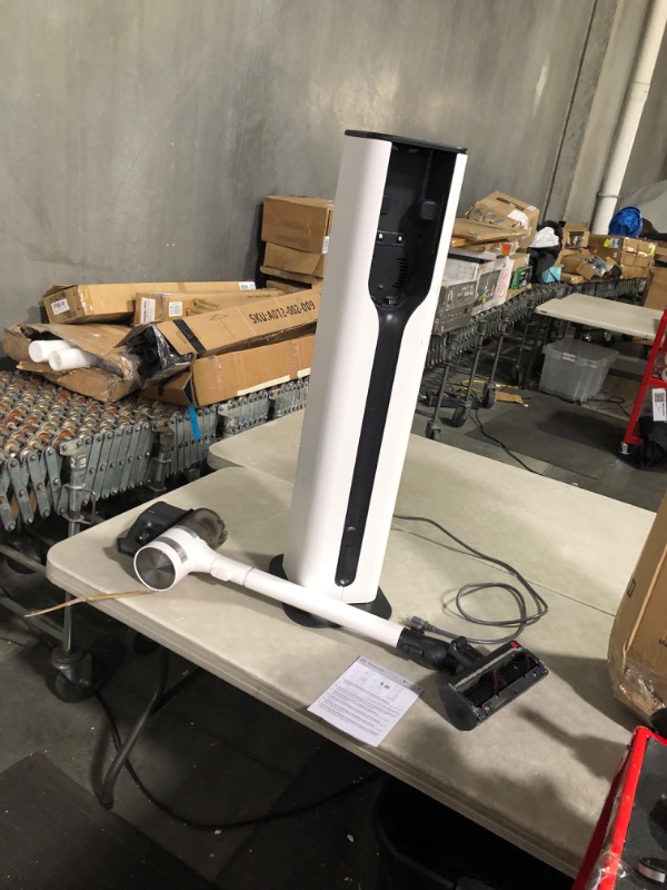 Photo 1 of ***USED - DIRTY - COVERED IN SCUFFS AND SCRAPES - POWERS ON - UNABLE TO TEST FURTHER - NO PACKAGING***
LG CordZero A931KWM All in One Cordless Stick Vacuum with Auto Empty, New Dual Floor Max Nozzle, Quick Release Rechargeable Battery, 10 Year Motor Warra