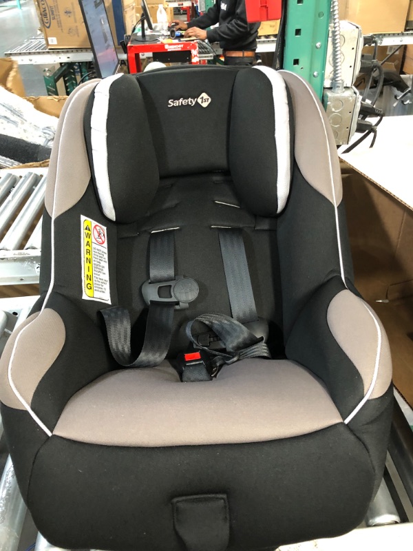 Photo 1 of *LOOKS NEW AND NO SMELL*
Safety 1st Guide 65 Convertible Car Seat, Chambers