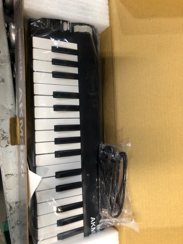 Photo 2 of ***MISSING CHARGER UNABLE TO TEST UNKNOWN IF FUNCTIONAL** midiplus, 32-Key minicontrol USB MIDI Keyboard Controller