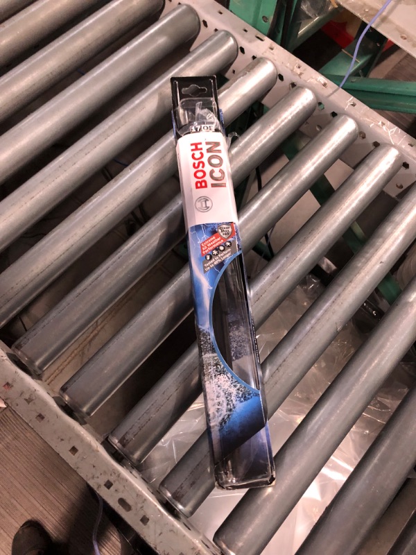 Photo 2 of Bosch ICON 17OE Wiper Blade, Up to 40% Longer Life* - 17" (Pack of 1) 17OE Single Wiper Blades