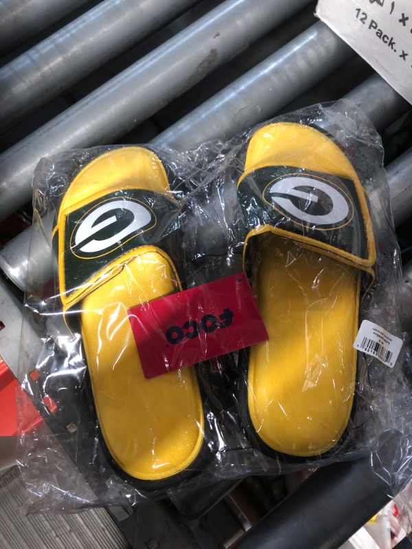 Photo 2 of FOCO NFL Green Bay Packers Cropped Big Logo Slide - Youth - Size (11-12)