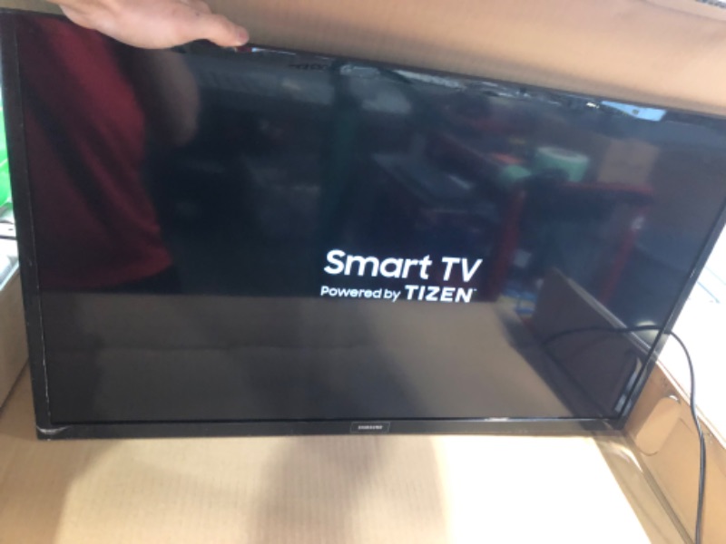 Photo 3 of SAMSUNG 32-inch Class LED Smart FHD TV 1080P (UN32N5300AFXZA, 2018 Model)